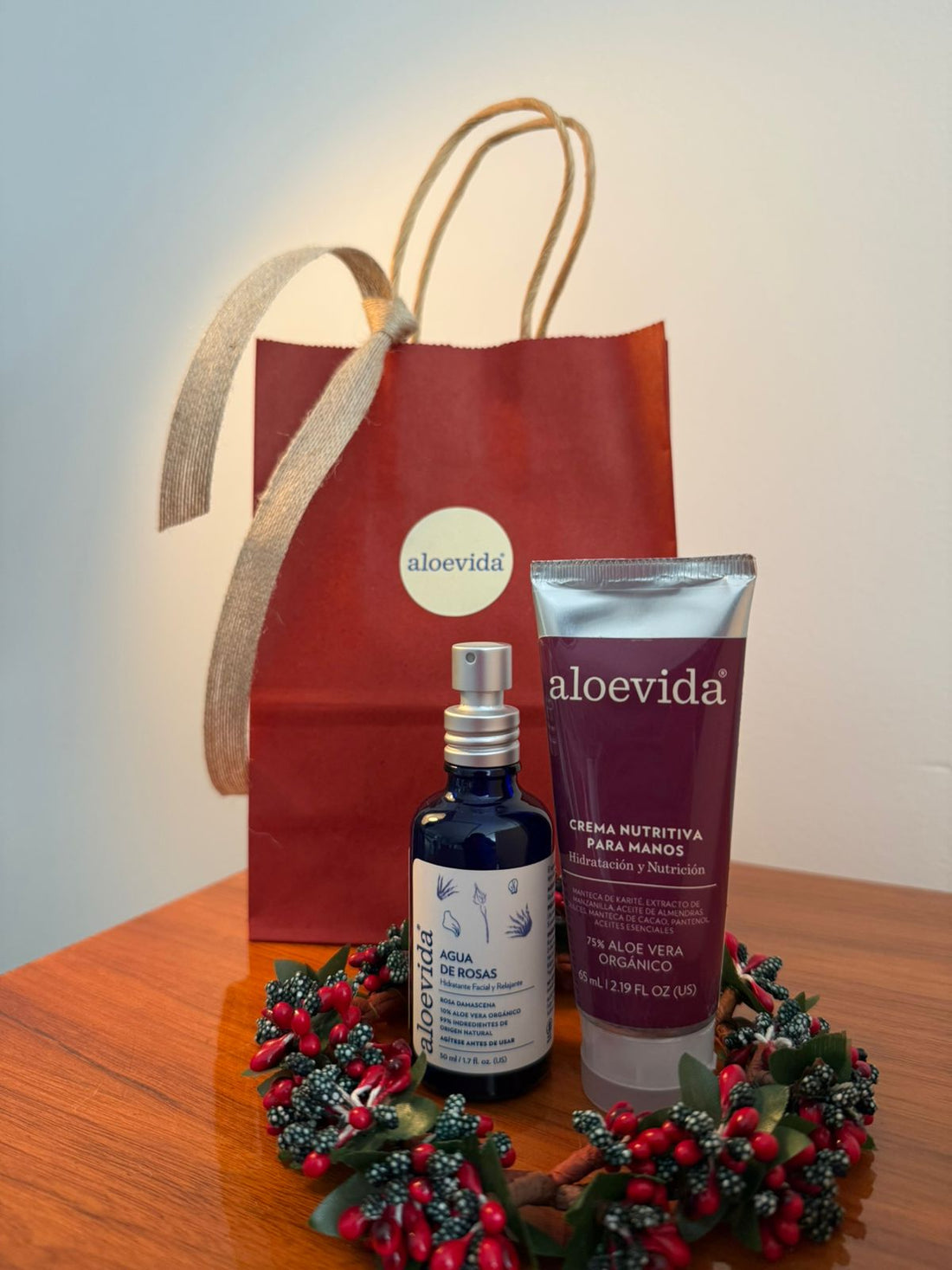 FRESCURA Y CUIDADO (Crema Nutritiva para manos y Agua de Rosas)